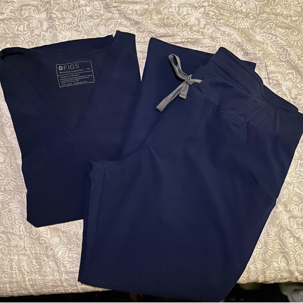 Figs scrub set (top and pants) size XL Navy